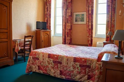 Télévision ou salle de divertissement dans l'établissement L'Hotel du Nord - Quarré-les-Tombes