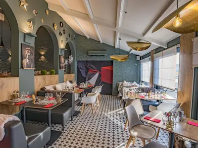 Coin salon dans l'établissement ibis Macon Sud Crêches