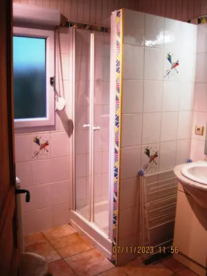 Salle de bains dans l'établissement 77 Rue de la Bresse