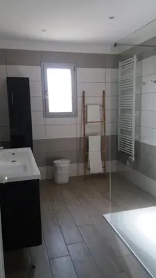 Salle de bains dans l'établissement Gîte du val d' Armançon