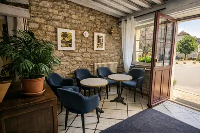 Coin salon dans l'établissement Relais de Bèze