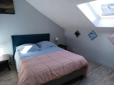 Un ou plusieurs lits dans un hébergement de l'établissement appartement dans maison, calme assuré