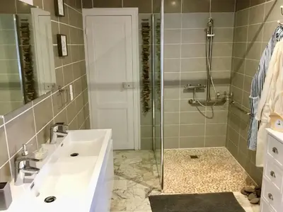 Salle de bains dans l'établissement Gîte chez Madeleine