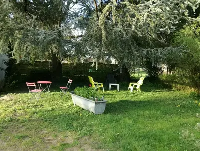 Jardin de l'établissement Gîte Chanay 80 m2 Tournus 2 chambres