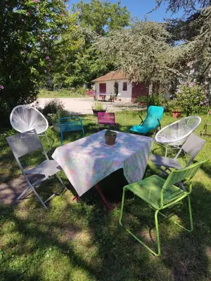 Jardin de l'établissement Gîte Chanay 80 m2 Tournus 2 chambres