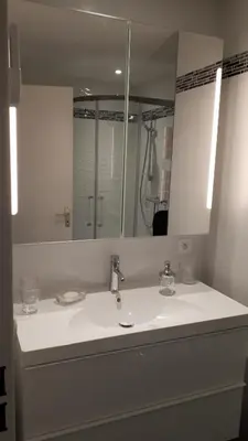 Salle de bains dans l'établissement 25 Rue Raymond Braillard
