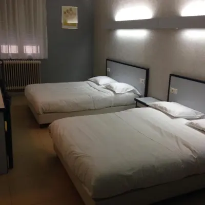 Un ou plusieurs lits dans un hébergement de l'établissement HOTEL DU JURA