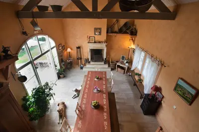 Coin salon dans l'établissement Domaine De La Combotte