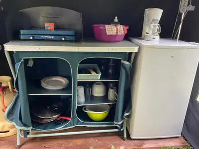 Cuisine ou kitchenette dans l'établissement Camping Le Canoë