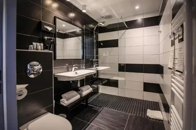 Salle de bains dans l'établissement HÔTEL & SPA Panorama 360