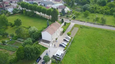 Vue panoramique sur l'établissement Le Verger des Hautes-Côtes de Nuits