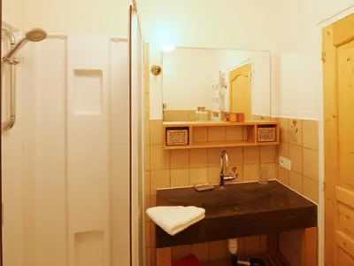 Salle de bains dans l'établissement Domaine de Bellevue Gîte du Mont Begon