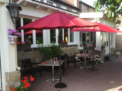 Restaurant ou autre lieu de restauration dans l'établissement Hostellerie du Vieux Moulin