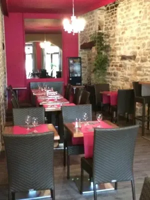 Restaurant ou autre lieu de restauration dans l'établissement Hôtel du Commerce