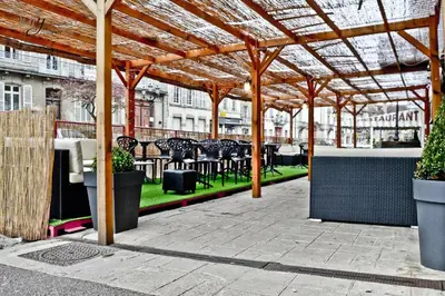 Restaurant ou autre lieu de restauration dans l'établissement Hôtel du Commerce