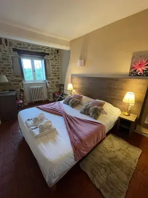 Un ou plusieurs lits dans un hébergement de l'établissement Hôtel du Commerce