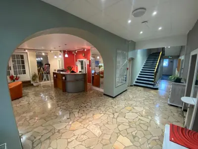 Hall ou réception de l'établissement Nouvel Hotel