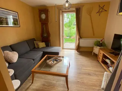 Télévision ou salle de divertissement dans l'établissement La petite marmite du lac de Vouglans