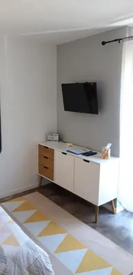 Télévision ou salle de divertissement dans l'établissement STUDIO LE MOUTARDE