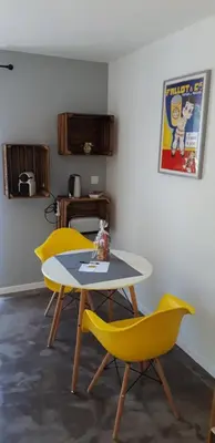 Cuisine ou kitchenette dans l'établissement STUDIO LE MOUTARDE