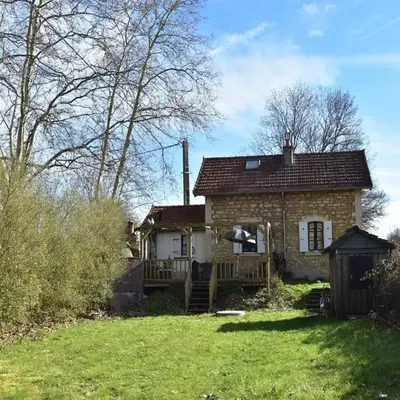 Cottage in France with Garden near Lake