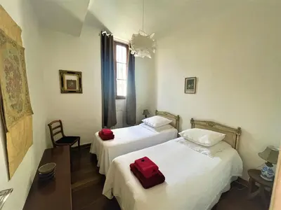 Un ou plusieurs lits dans un hébergement de l'établissement Très bel appartement dijonnais place Wilson GUTEMBERT