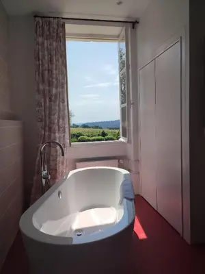 Salle de bains dans l'établissement Château du Pommoy