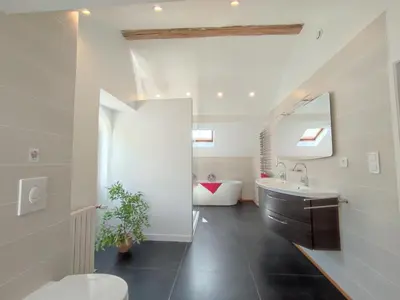 Salle de bains dans l'établissement Château du Pommoy