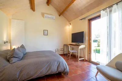 Télévision ou salle de divertissement dans l'établissement B&B L'Orée du Bois Bourgogne - Adults Only