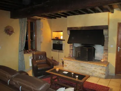 Coin salon dans l'établissement Holiday Home in Isenay near Lake and Forest