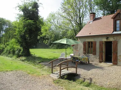 Jardin de l'établissement Holiday Home in Isenay near Lake and Forest