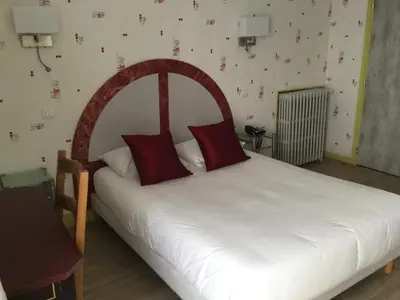Un ou plusieurs lits dans un hébergement de l'établissement Hôtel République