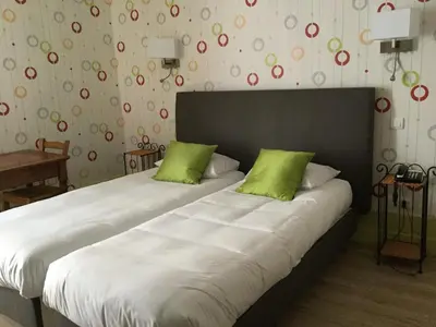 Un ou plusieurs lits dans un hébergement de l'établissement Hôtel République