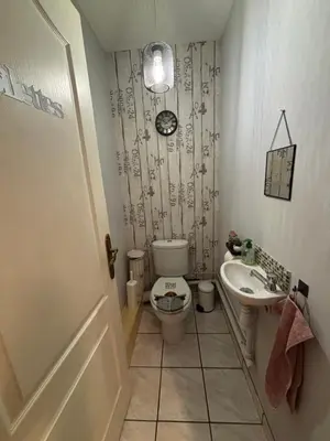 Salle de bains dans l'établissement Maison d’izier