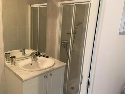 Salle de bains dans l'établissement Chambre du verger