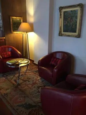 Coin salon dans l'établissement Hotel Victor Hugo