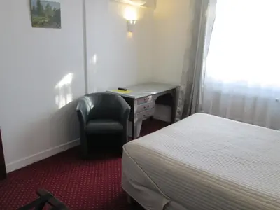 Un ou plusieurs lits dans un hébergement de l'établissement Hotel Victor Hugo