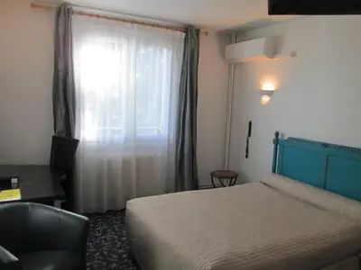 Un ou plusieurs lits dans un hébergement de l'établissement Hotel Victor Hugo