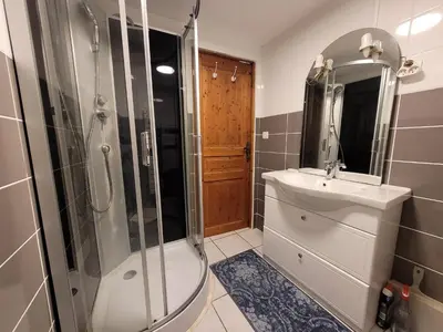 Salle de bains dans l'établissement Gîte Le Four à Pain, 2 chambres, 2km du centre de Dole,