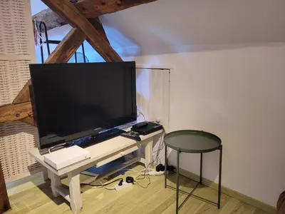 Télévision ou salle de divertissement dans l'établissement Gîte Le Four à Pain, 2 chambres, 2km du centre de Dole,
