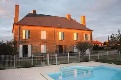 Piscine de l'établissement Gîte Donjon ou située à proximité