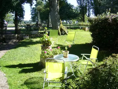 Jardin de l'établissement L’allée des peupliers