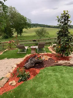 Jardin de l'établissement L’allée des peupliers