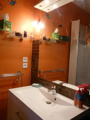 Salle de bains dans l'établissement Chambre d'hôtes dans Résidence