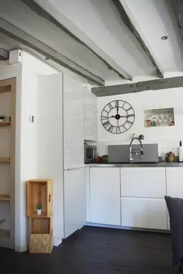 Cuisine ou kitchenette dans l'établissement Wood Stone and Wine