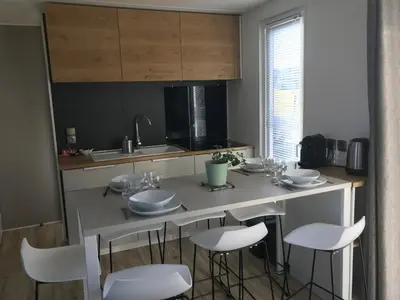 Cuisine ou kitchenette dans l'établissement Le Lodge Premium