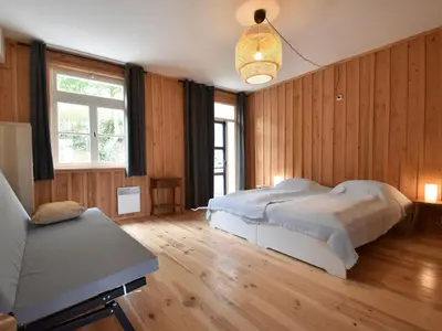 Un ou plusieurs lits dans un hébergement de l'établissement Mansion in Cuzy with Pool and Scenic Views