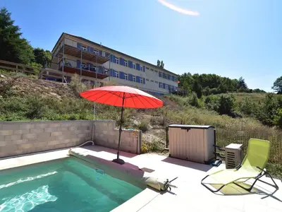 Piscine de l'établissement Mansion in Cuzy with Pool and Scenic Views ou située à proximité