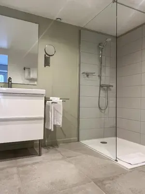 Salle de bains dans l'établissement Hôtel Les Hauts de Meursault