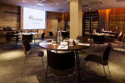 Restaurant ou autre lieu de restauration dans l'établissement Oceania Le Jura Dijon